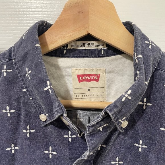 Levi's Short Sleeve Button Up - Medium - $28 - Picture 8 of 9